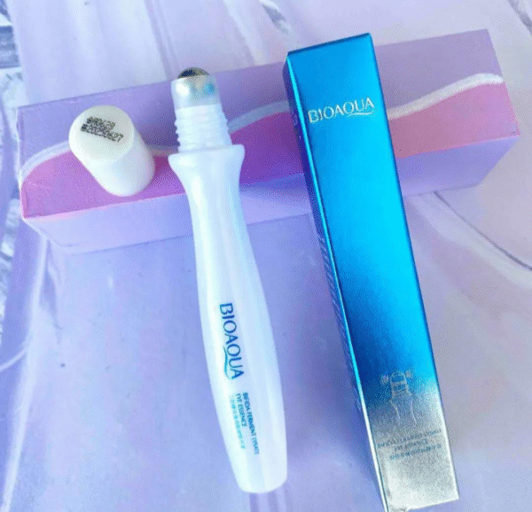 Contorno de Ojos en Roll-On con Ácido Hialurónico